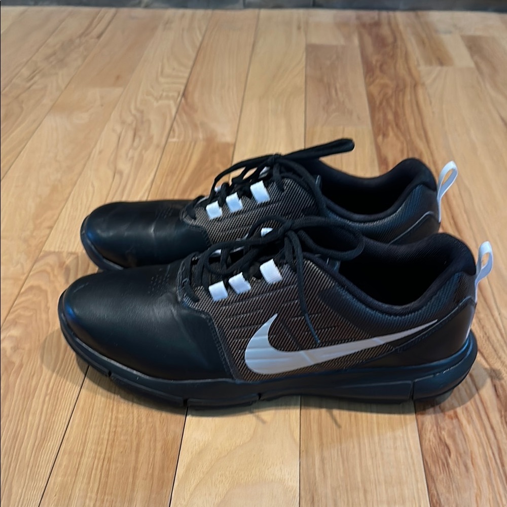 Nike Black and White Athletic Shoes Sleek Design